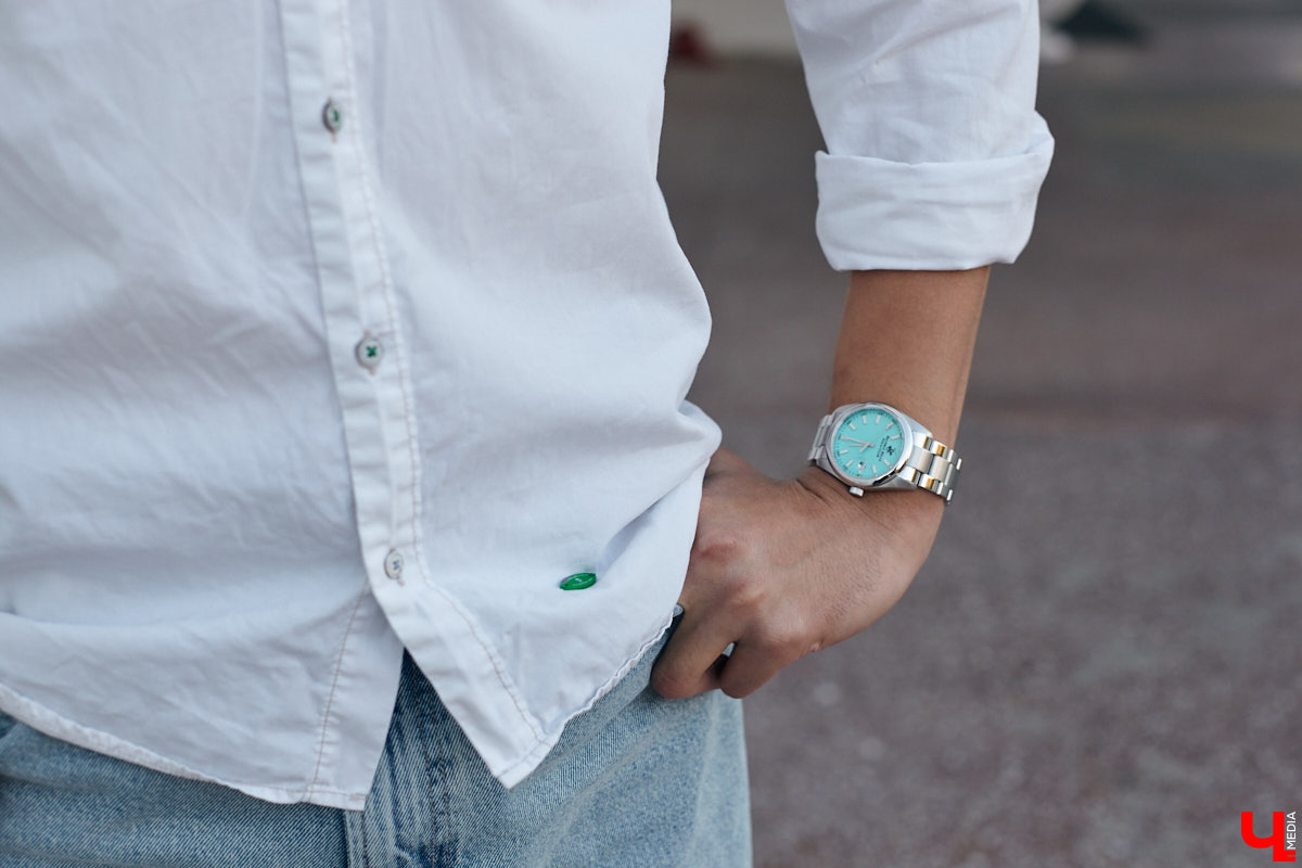 Многие слышали их голоса и даже подпевали ребятам, но не все знают, как вне сцены выглядят участники «Хора русской песни» Владимирского областного музыкального колледжа имени А. П. Бородина. А между тем победители популярного проекта на телеканале «Россия» достойны внимания. И рассказать о каждом можно немало. Они молодые, талантливые и красивые. Как герой нашей рубрики «Свой стиль» Семен Коньков.