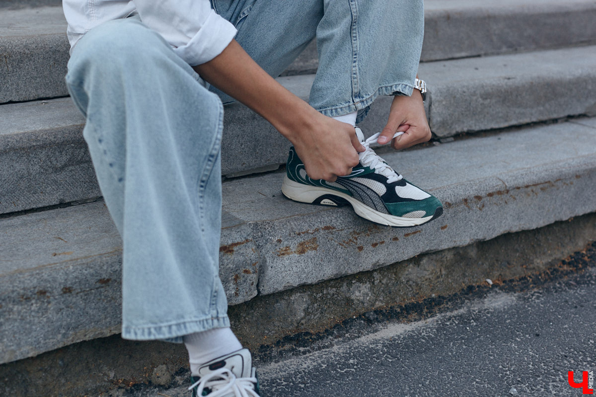 Многие слышали их голоса и даже подпевали ребятам, но не все знают, как вне сцены выглядят участники «Хора русской песни» Владимирского областного музыкального колледжа имени А. П. Бородина. А между тем победители популярного проекта на телеканале «Россия» достойны внимания. И рассказать о каждом можно немало. Они молодые, талантливые и красивые. Как герой нашей рубрики «Свой стиль» Семен Коньков.