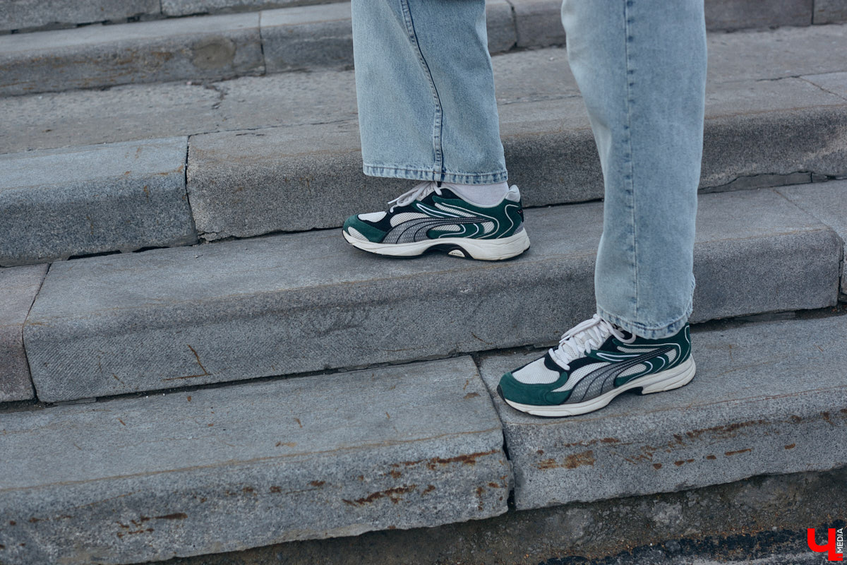 Многие слышали их голоса и даже подпевали ребятам, но не все знают, как вне сцены выглядят участники «Хора русской песни» Владимирского областного музыкального колледжа имени А. П. Бородина. А между тем победители популярного проекта на телеканале «Россия» достойны внимания. И рассказать о каждом можно немало. Они молодые, талантливые и красивые. Как герой нашей рубрики «Свой стиль» Семен Коньков.