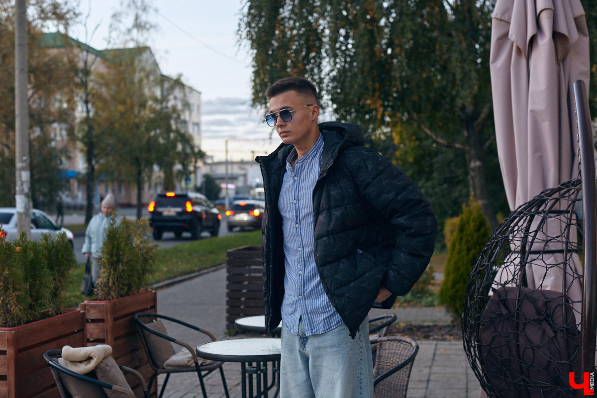 Многие слышали их голоса и даже подпевали ребятам, но не все знают, как вне сцены выглядят участники «Хора русской песни» Владимирского областного музыкального колледжа имени А. П. Бородина. А между тем победители популярного проекта на телеканале «Россия» достойны внимания. И рассказать о каждом можно немало. Они молодые, талантливые и красивые. Как герой нашей рубрики «Свой стиль» Семен Коньков.