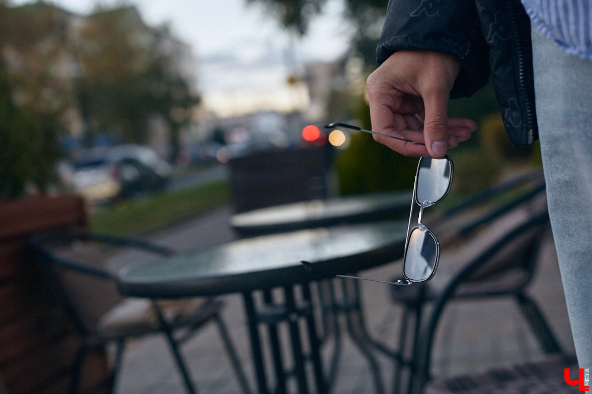 Многие слышали их голоса и даже подпевали ребятам, но не все знают, как вне сцены выглядят участники «Хора русской песни» Владимирского областного музыкального колледжа имени А. П. Бородина. А между тем победители популярного проекта на телеканале «Россия» достойны внимания. И рассказать о каждом можно немало. Они молодые, талантливые и красивые. Как герой нашей рубрики «Свой стиль» Семен Коньков.