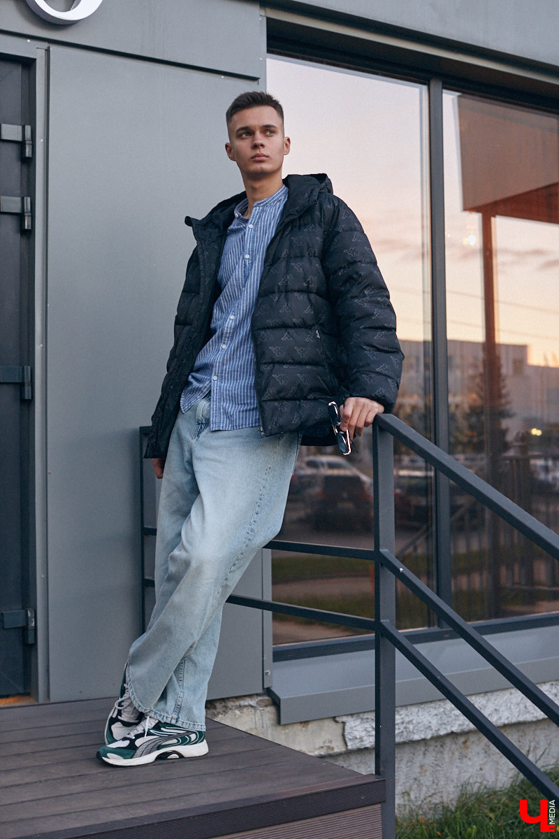 Многие слышали их голоса и даже подпевали ребятам, но не все знают, как вне сцены выглядят участники «Хора русской песни» Владимирского областного музыкального колледжа имени А. П. Бородина. А между тем победители популярного проекта на телеканале «Россия» достойны внимания. И рассказать о каждом можно немало. Они молодые, талантливые и красивые. Как герой нашей рубрики «Свой стиль» Семен Коньков.