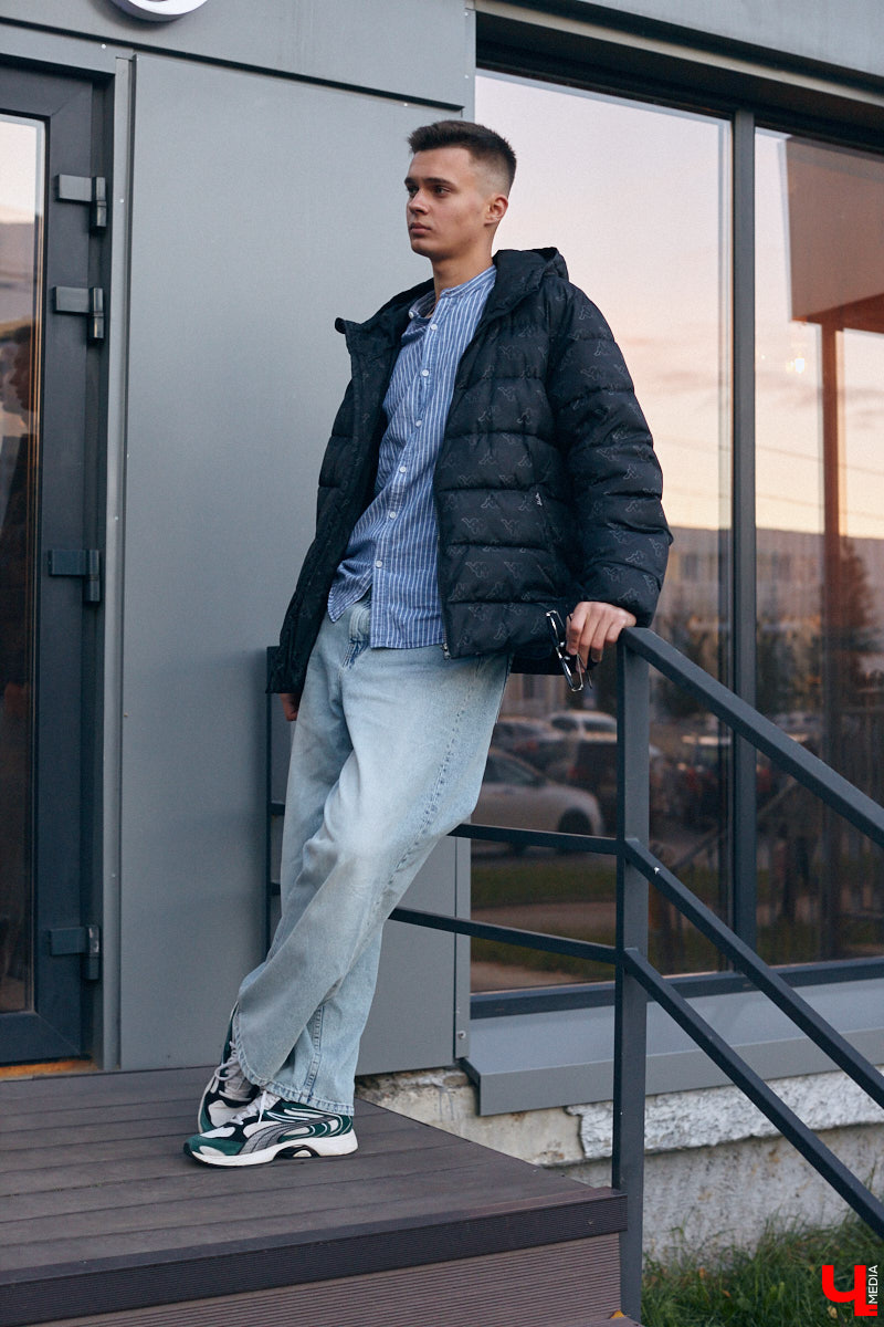 Многие слышали их голоса и даже подпевали ребятам, но не все знают, как вне сцены выглядят участники «Хора русской песни» Владимирского областного музыкального колледжа имени А. П. Бородина. А между тем победители популярного проекта на телеканале «Россия» достойны внимания. И рассказать о каждом можно немало. Они молодые, талантливые и красивые. Как герой нашей рубрики «Свой стиль» Семен Коньков.