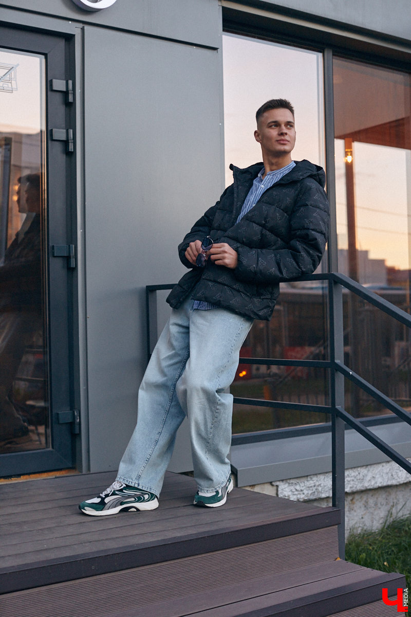 Многие слышали их голоса и даже подпевали ребятам, но не все знают, как вне сцены выглядят участники «Хора русской песни» Владимирского областного музыкального колледжа имени А. П. Бородина. А между тем победители популярного проекта на телеканале «Россия» достойны внимания. И рассказать о каждом можно немало. Они молодые, талантливые и красивые. Как герой нашей рубрики «Свой стиль» Семен Коньков.