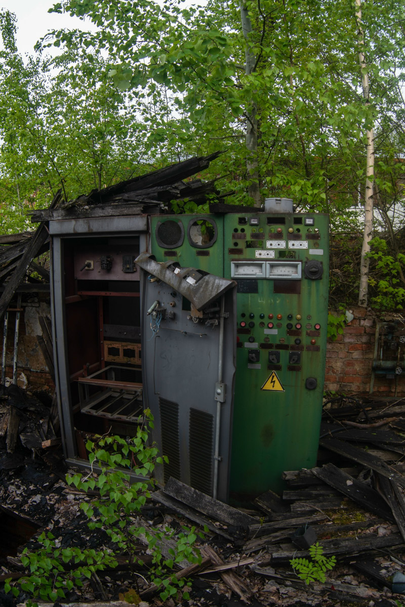 ВТЗ являлся одним из знаковых предприятий региона, а легендарный «Владимирец» был известен во всем мире. Сейчас это дела минувших лет, которые, к счастью, не спешат забывать. Каким был завод (а точнее, то, что от него осталось) пять лет назад, мы вспоминаем, листая кадры из архива местного фотографа Ивана Матвеева.