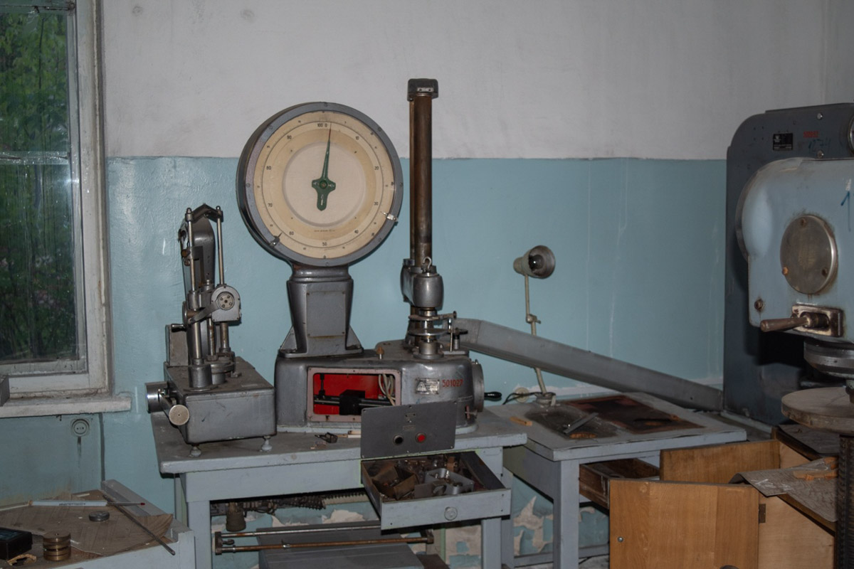 ВТЗ являлся одним из знаковых предприятий региона, а легендарный «Владимирец» был известен во всем мире. Сейчас это дела минувших лет, которые, к счастью, не спешат забывать. Каким был завод (а точнее, то, что от него осталось) пять лет назад, мы вспоминаем, листая кадры из архива местного фотографа Ивана Матвеева.