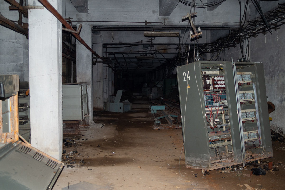 ВТЗ являлся одним из знаковых предприятий региона, а легендарный «Владимирец» был известен во всем мире. Сейчас это дела минувших лет, которые, к счастью, не спешат забывать. Каким был завод (а точнее, то, что от него осталось) пять лет назад, мы вспоминаем, листая кадры из архива местного фотографа Ивана Матвеева.