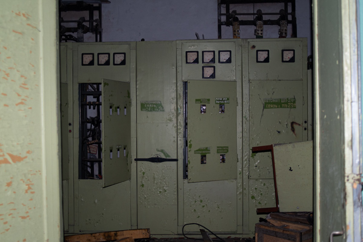 ВТЗ являлся одним из знаковых предприятий региона, а легендарный «Владимирец» был известен во всем мире. Сейчас это дела минувших лет, которые, к счастью, не спешат забывать. Каким был завод (а точнее, то, что от него осталось) пять лет назад, мы вспоминаем, листая кадры из архива местного фотографа Ивана Матвеева.