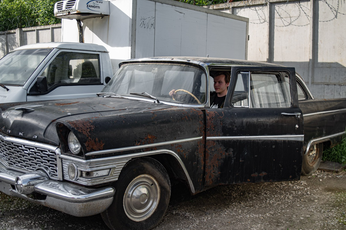 ВТЗ являлся одним из знаковых предприятий региона, а легендарный «Владимирец» был известен во всем мире. Сейчас это дела минувших лет, которые, к счастью, не спешат забывать. Каким был завод (а точнее, то, что от него осталось) пять лет назад, мы вспоминаем, листая кадры из архива местного фотографа Ивана Матвеева.