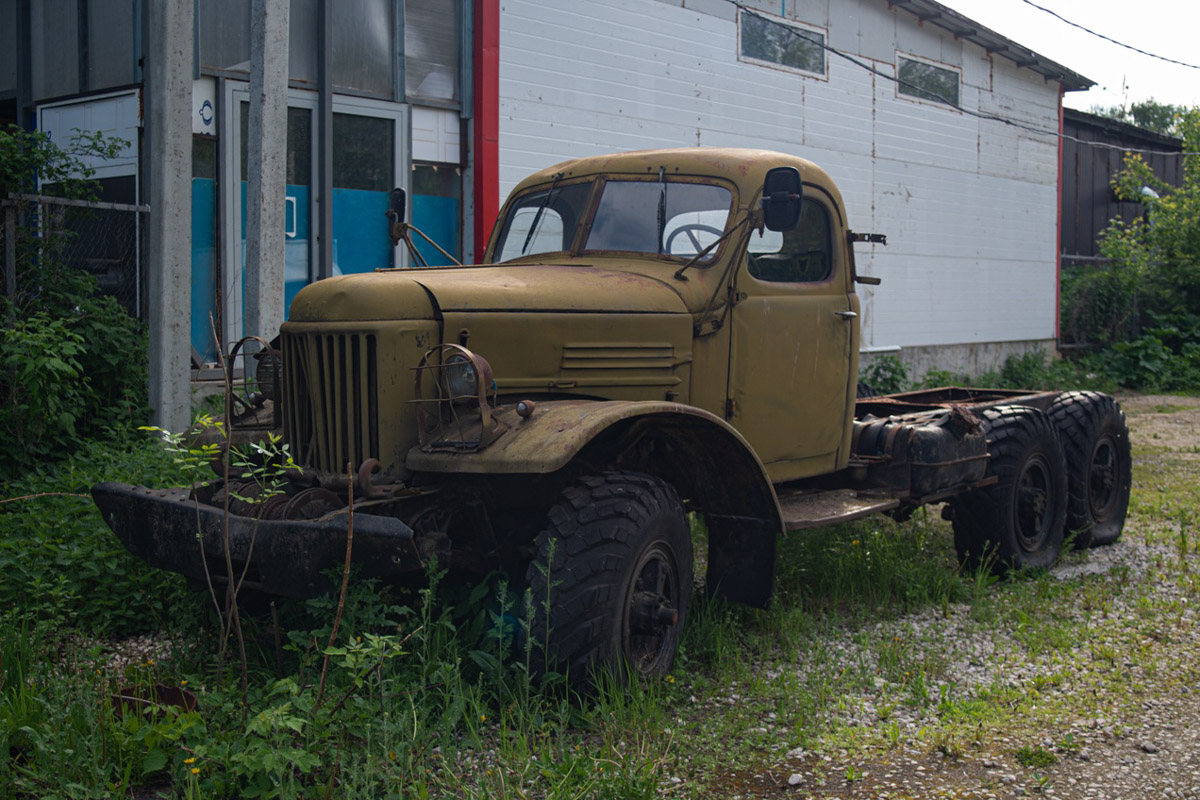 ВТЗ являлся одним из знаковых предприятий региона, а легендарный «Владимирец» был известен во всем мире. Сейчас это дела минувших лет, которые, к счастью, не спешат забывать. Каким был завод (а точнее, то, что от него осталось) пять лет назад, мы вспоминаем, листая кадры из архива местного фотографа Ивана Матвеева.