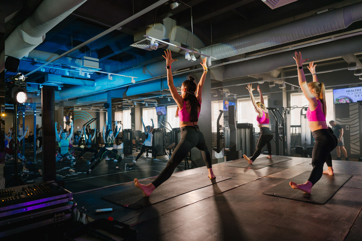 Совсем скоро в фитнес-центре «Атмосфера» в четвертый раз состоится спортивный фестиваль для всех желающих! 12 октября взрослых резидентов и гостей клуба ждут занятия, встречи с экспертами, а юных посетителей — активные игры и развлечения! Что еще интересного подготовила команда единомышленников и как попасть на ивент? Рассказываем!