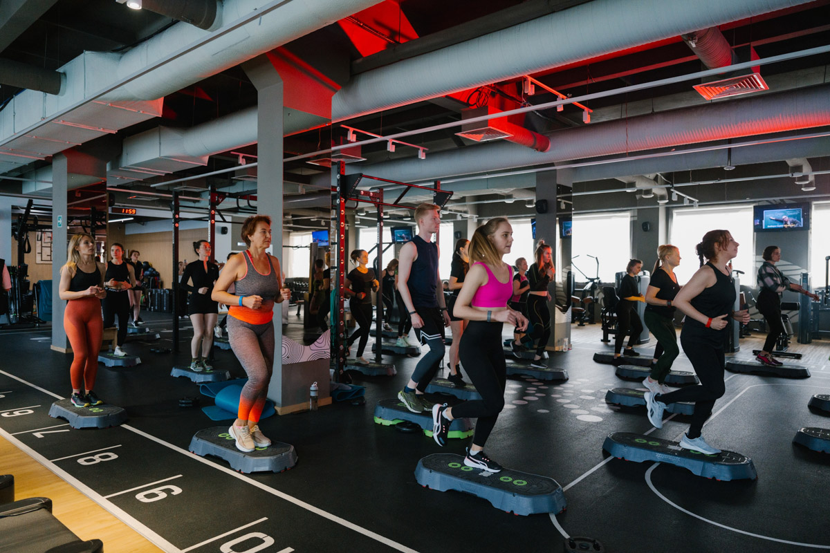 Совсем скоро в фитнес-центре «Атмосфера» в четвертый раз состоится спортивный фестиваль для всех желающих! 12 октября взрослых резидентов и гостей клуба ждут занятия, встречи с экспертами, а юных посетителей — активные игры и развлечения! Что еще интересного подготовила команда единомышленников и как попасть на ивент? Рассказываем!