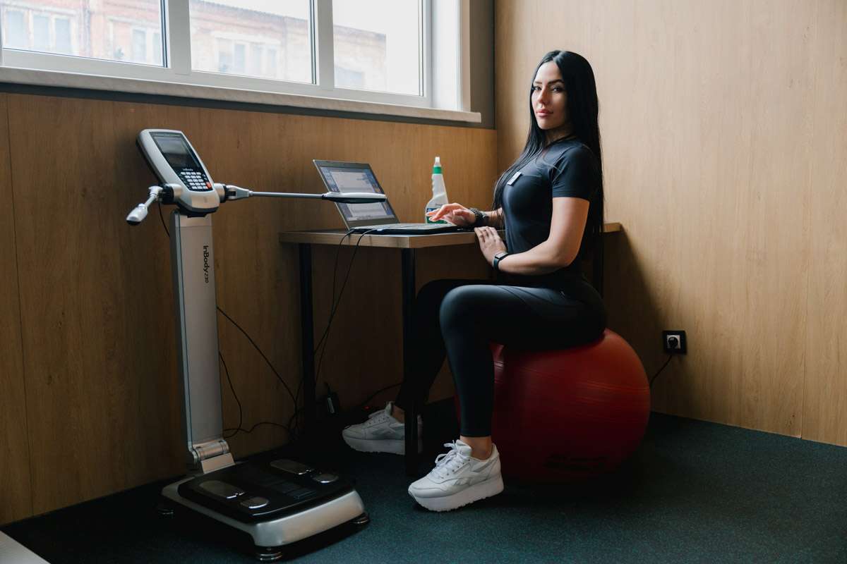 Совсем скоро в фитнес-центре «Атмосфера» в четвертый раз состоится спортивный фестиваль для всех желающих! 12 октября взрослых резидентов и гостей клуба ждут занятия, встречи с экспертами, а юных посетителей — активные игры и развлечения! Что еще интересного подготовила команда единомышленников и как попасть на ивент? Рассказываем!