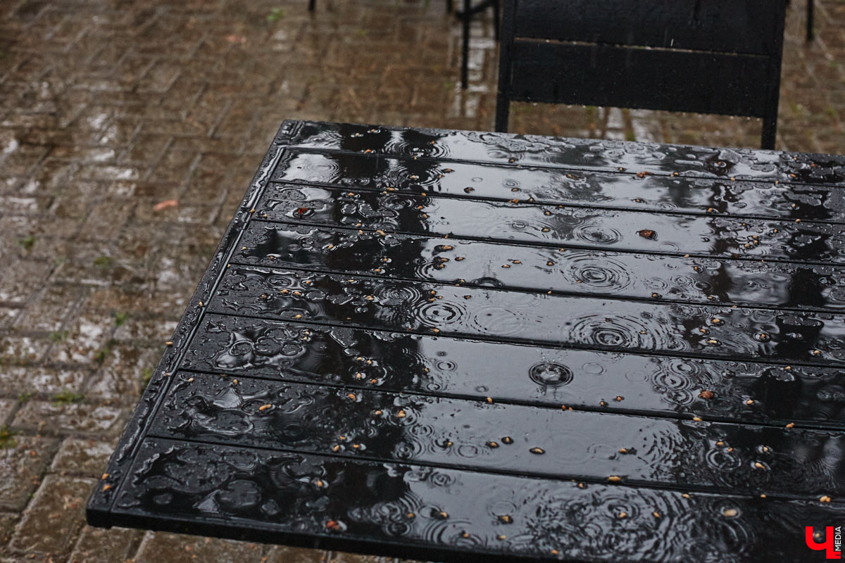 Природа на этой неделе сменит яркие краски на осеннюю дымку. Солнышко в наших краях и так задержалось, теперь оно уступает свое место туману и каплям дождя. При этом температура все равно останется выше климатической нормы, а заморозков пока не предвидится.