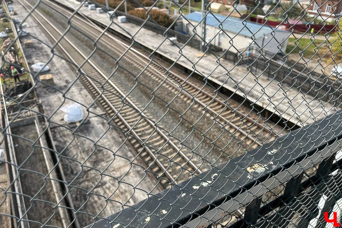 Сезон активных дорожных работ подходит к концу, но новости о транспортной инфраструктуре по-прежнему актуальны. На этой неделе в центре всеобщего внимания ремонт дорог и ж/д платформ. Причем не только во Владимире, но и в туристической Мекке по соседству — Боголюбове. Расскажем обо всем по порядку.