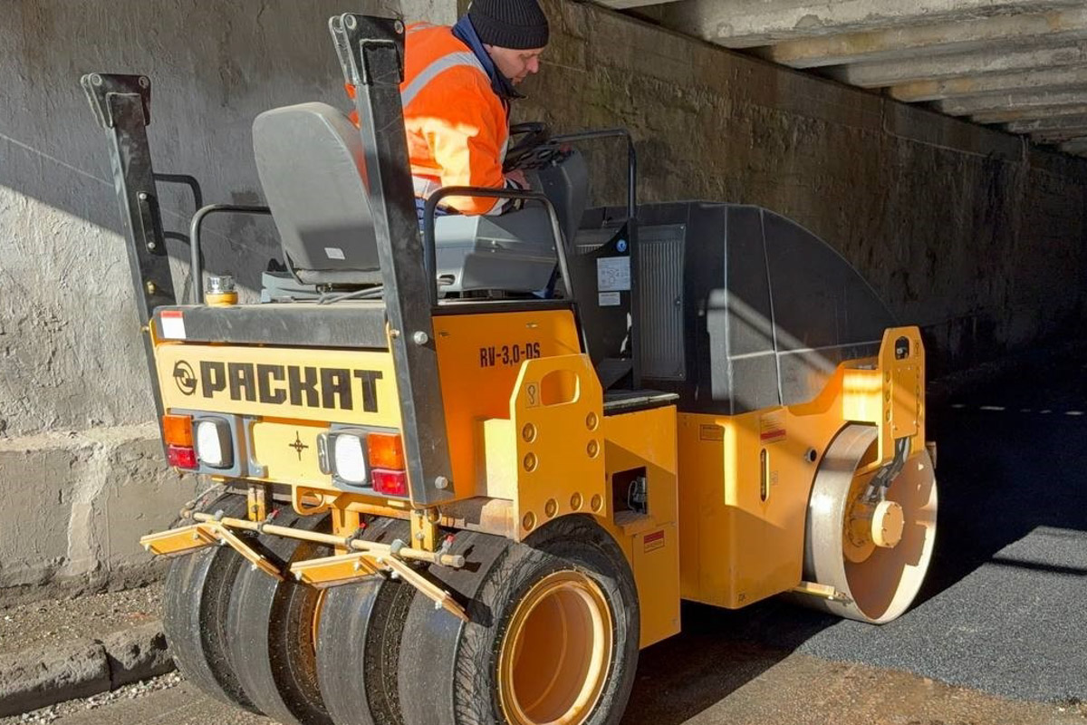 Сезон активных дорожных работ подходит к концу, но новости о транспортной инфраструктуре по-прежнему актуальны. На этой неделе в центре всеобщего внимания ремонт дорог и ж/д платформ. Причем не только во Владимире, но и в туристической Мекке по соседству — Боголюбове. Расскажем обо всем по порядку.