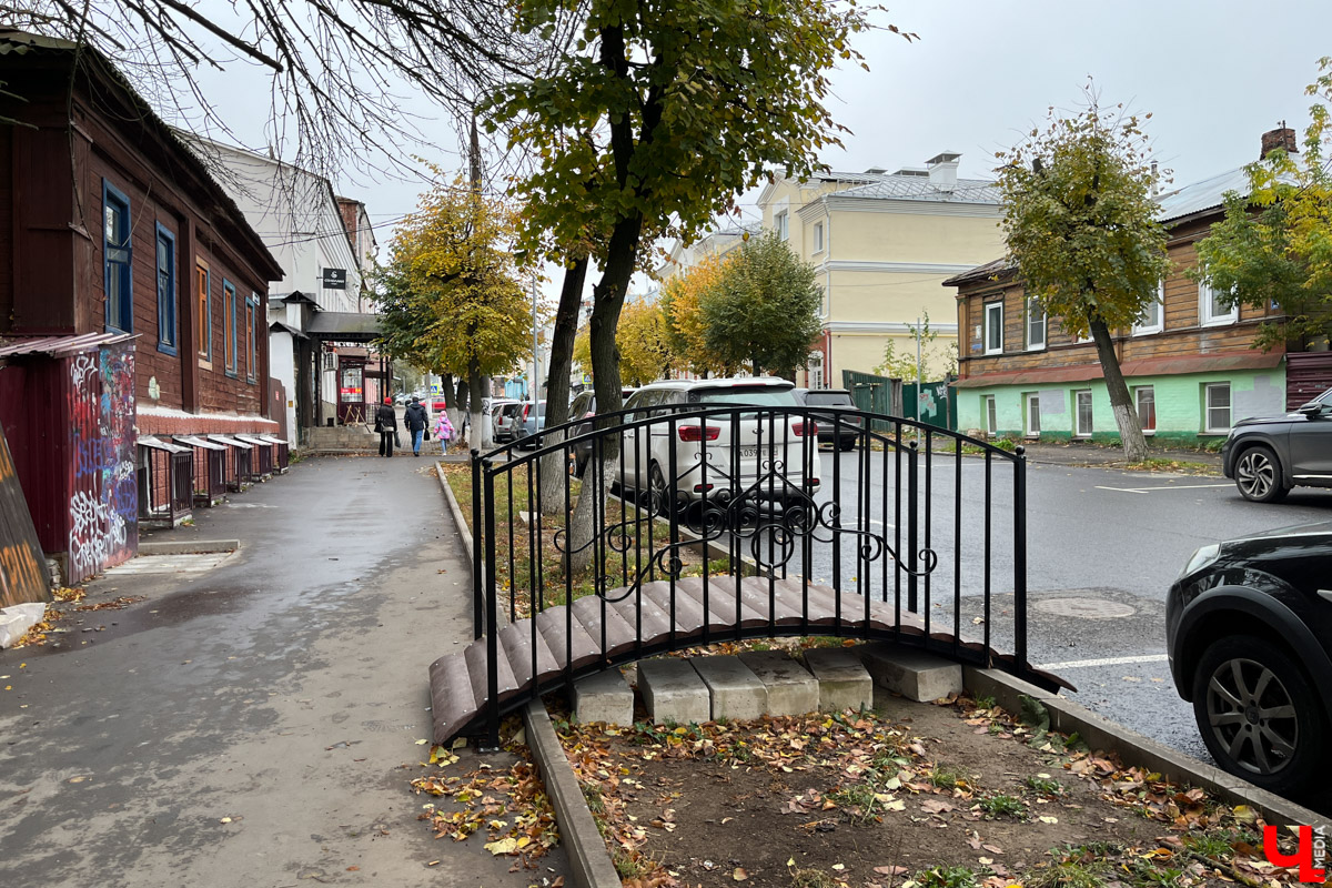 Сезон активных дорожных работ подходит к концу, но новости о транспортной инфраструктуре по-прежнему актуальны. На этой неделе в центре всеобщего внимания ремонт дорог и ж/д платформ. Причем не только во Владимире, но и в туристической Мекке по соседству — Боголюбове. Расскажем обо всем по порядку.