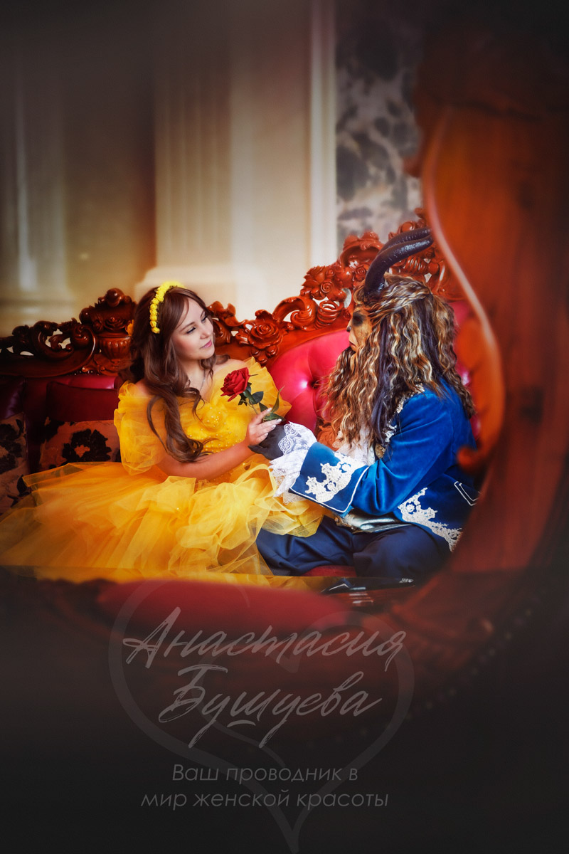 В Муроме живет художник по костюмам, чьи вручную собранные образы позволяют путешествовать во времени и отправляться в далекие миры. В коллекции Анастасии Бушиевой есть одеяния Белоснежки, Золушки, шикарных королев и султанов, славянских девушек и молодцов, красавиц эпохи Возрождения. Результаты трудов поражают масштабами и детализацией.