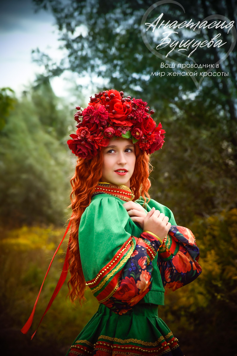 В Муроме живет художник по костюмам, чьи вручную собранные образы позволяют путешествовать во времени и отправляться в далекие миры. В коллекции Анастасии Бушиевой есть одеяния Белоснежки, Золушки, шикарных королев и султанов, славянских девушек и молодцов, красавиц эпохи Возрождения. Результаты трудов поражают масштабами и детализацией.