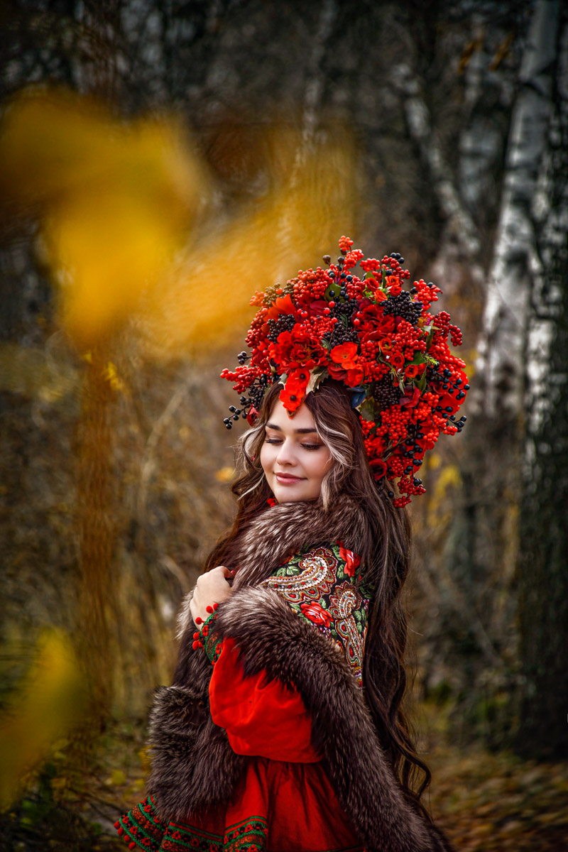 В Муроме живет художник по костюмам, чьи вручную собранные образы позволяют путешествовать во времени и отправляться в далекие миры. В коллекции Анастасии Бушиевой есть одеяния Белоснежки, Золушки, шикарных королев и султанов, славянских девушек и молодцов, красавиц эпохи Возрождения. Результаты трудов поражают масштабами и детализацией.