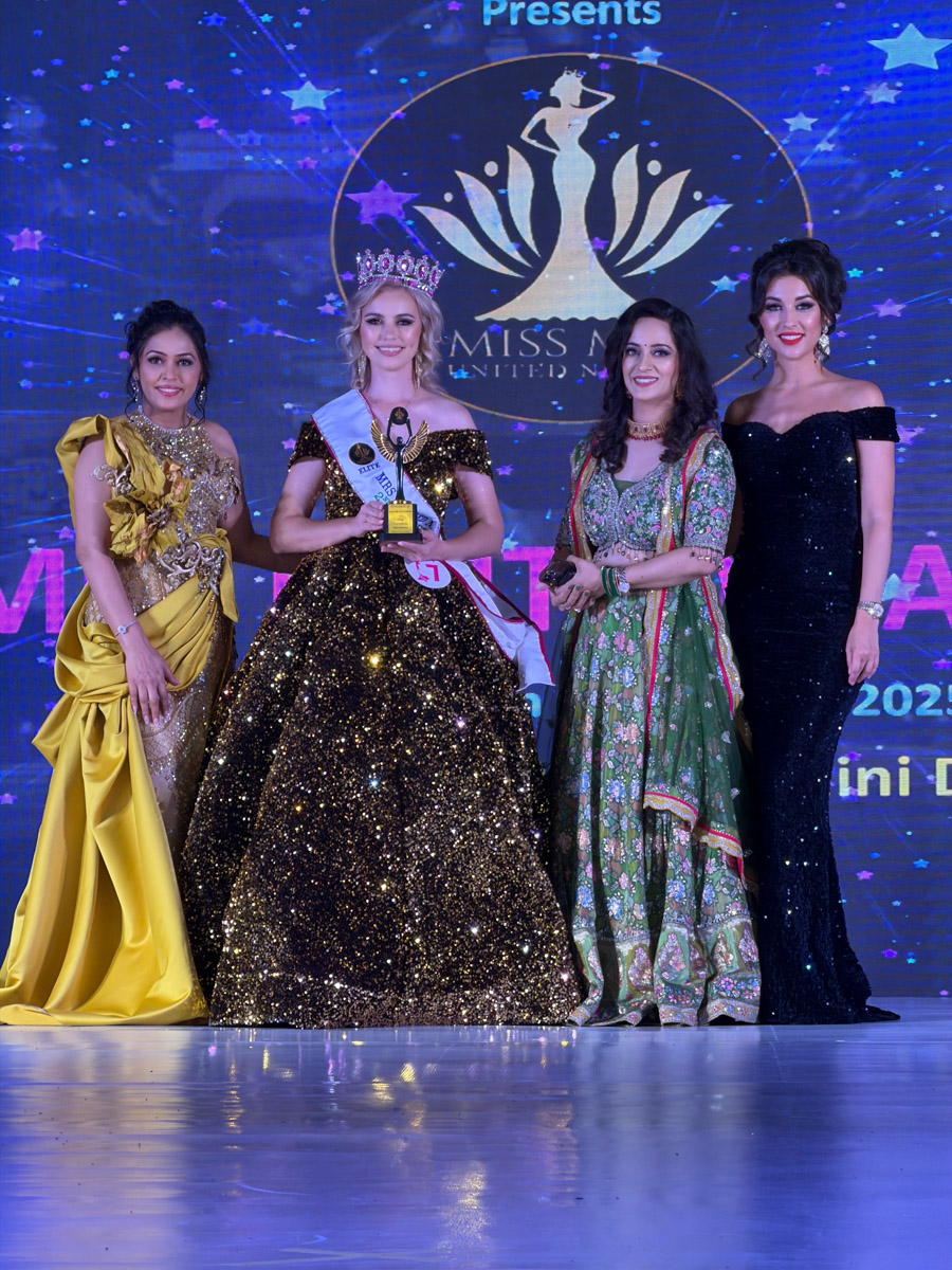 На международном соревновании в Индии Miss & Mrs United Nations на пьедестал взошла суздальская красавица Татьяна Давыдова. На прошлой неделе она добавила титул «Вторая Вице-миссис United Nations — 2025» к своим уже имеющимся «Миссис Владимирская земля Гранд — 2025» и «Достояние России — 2025». Подробнее об участии девушки в состязании и завоеванном месте — в материале «Ключ-Медиа».