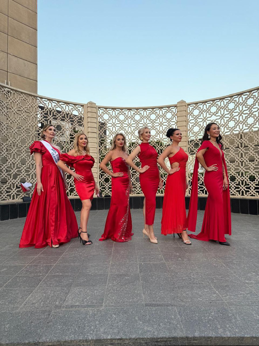 На международном соревновании в Индии Miss & Mrs United Nations на пьедестал взошла суздальская красавица Татьяна Давыдова. На прошлой неделе она добавила титул «Вторая Вице-миссис United Nations — 2025» к своим уже имеющимся «Миссис Владимирская земля Гранд — 2025» и «Достояние России — 2025». Подробнее об участии девушки в состязании и завоеванном месте — в материале «Ключ-Медиа».