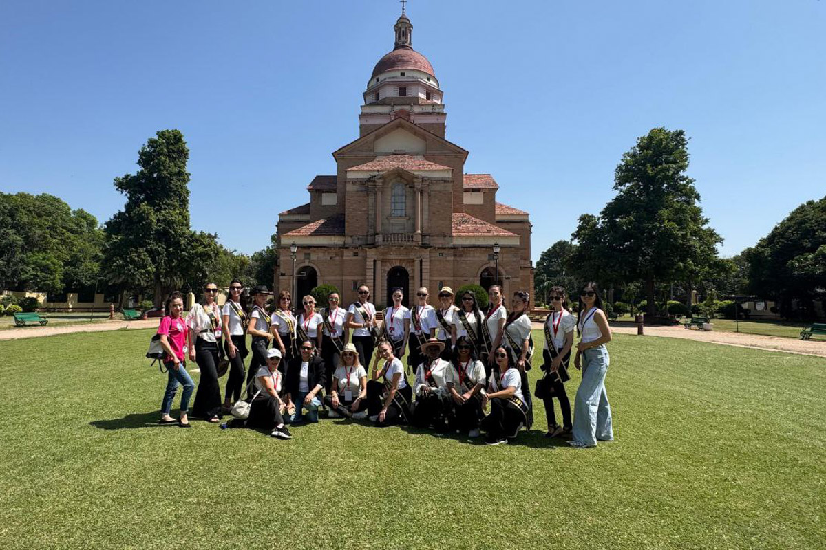 На международном соревновании в Индии Miss & Mrs United Nations на пьедестал взошла суздальская красавица Татьяна Давыдова. На прошлой неделе она добавила титул «Вторая Вице-миссис United Nations — 2025» к своим уже имеющимся «Миссис Владимирская земля Гранд — 2025» и «Достояние России — 2025». Подробнее об участии девушки в состязании и завоеванном месте — в материале «Ключ-Медиа».