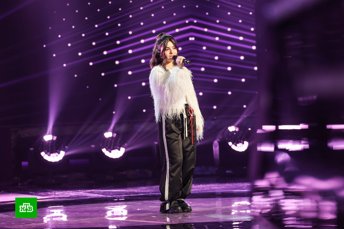 Школьница из Петушинского района Айсу Гаджиева прошла в полуфинал международного вокального конкурса «Ты супер!», который транслируется на канале НТВ. Члены жюри по достоинству оценили ее талант, несмотря на то что не все ноты удалось исполнить чисто, и даже сравнили с поп-певицей из США.