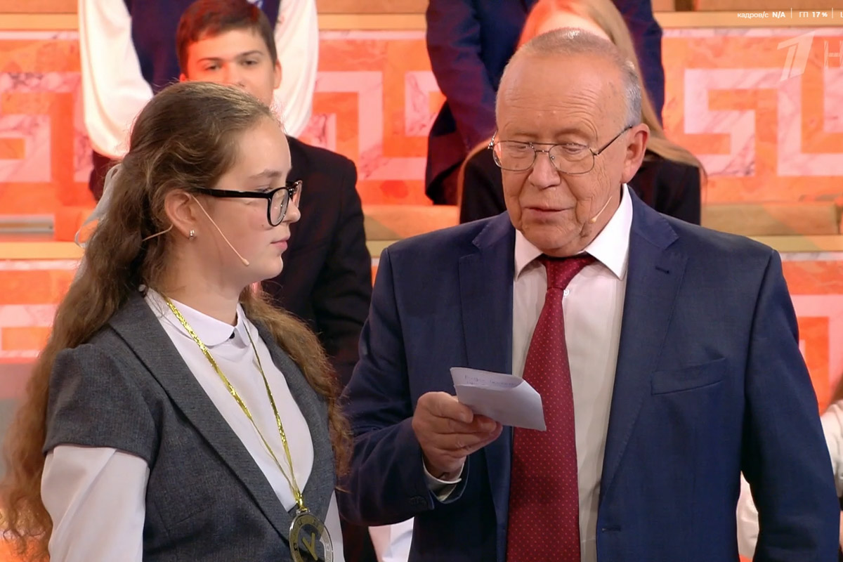 Школьница из Петушинского района Айсу Гаджиева прошла в полуфинал международного вокального конкурса «Ты супер!», который транслируется на канале НТВ. Члены жюри по достоинству оценили ее талант, несмотря на то что не все ноты удалось исполнить чисто, и даже сравнили с поп-певицей из США.