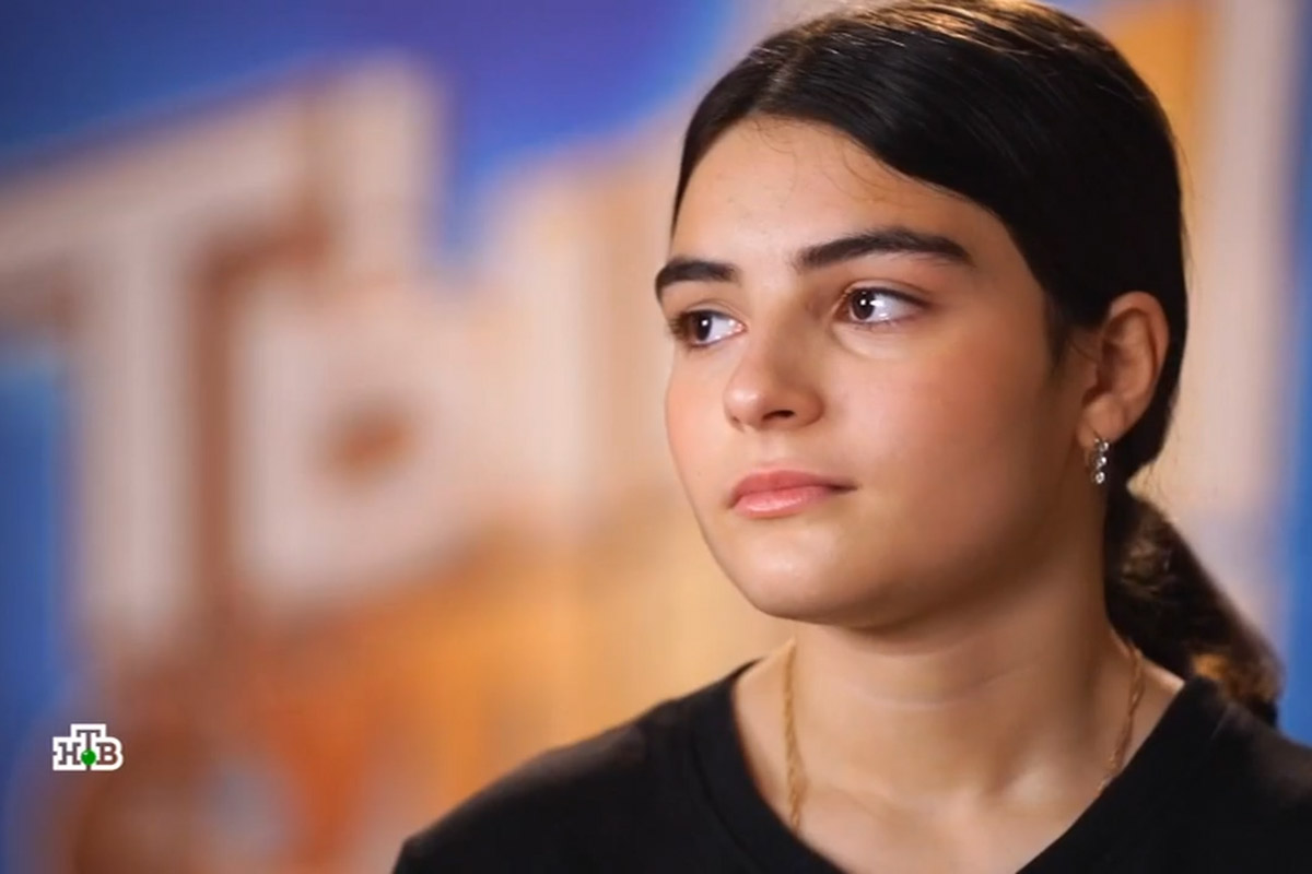 Школьница из Петушинского района Айсу Гаджиева прошла в полуфинал международного вокального конкурса «Ты супер!», который транслируется на канале НТВ. Члены жюри по достоинству оценили ее талант, несмотря на то что не все ноты удалось исполнить чисто, и даже сравнили с поп-певицей из США.