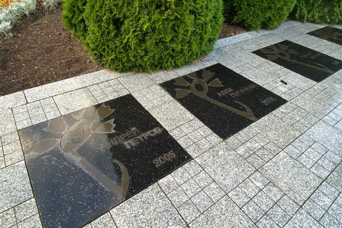 Путешествия бывают спланированными, а бывают спонтанными. Вторые вносят в размеренные будни нотку авантюризма и приключений. Витебск — один из самых живописных и романтичных городов современной Беларуси, куда стоит съездить, чтобы полюбоваться видами Западной Двины, отведать драников и ощутить творческую атмосферу места, где провел детство и юность величайший художник-авангардист Марк Шагал.