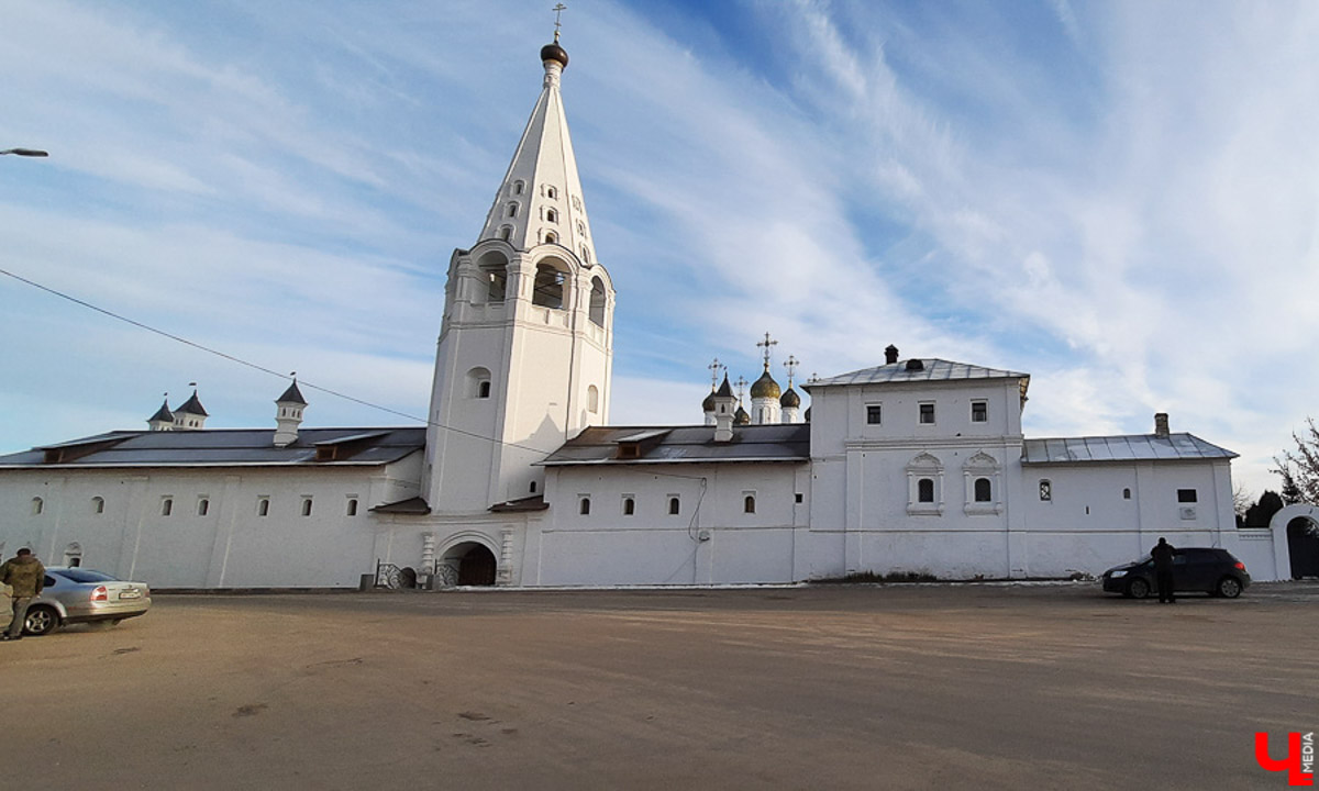 Популярный сервис планирования путешествий разработал варианты для поездок в города Золотого кольца России. И, что особенно приятно, в предложенном списке сразу шесть туров по 33-му региону. Портал называет представленные идеи новым прочтением классики и призывает посетить города с уникальной историей, в которую гармонично вписались современные проекты. Изучаем, куда стоит отправиться на выходные.