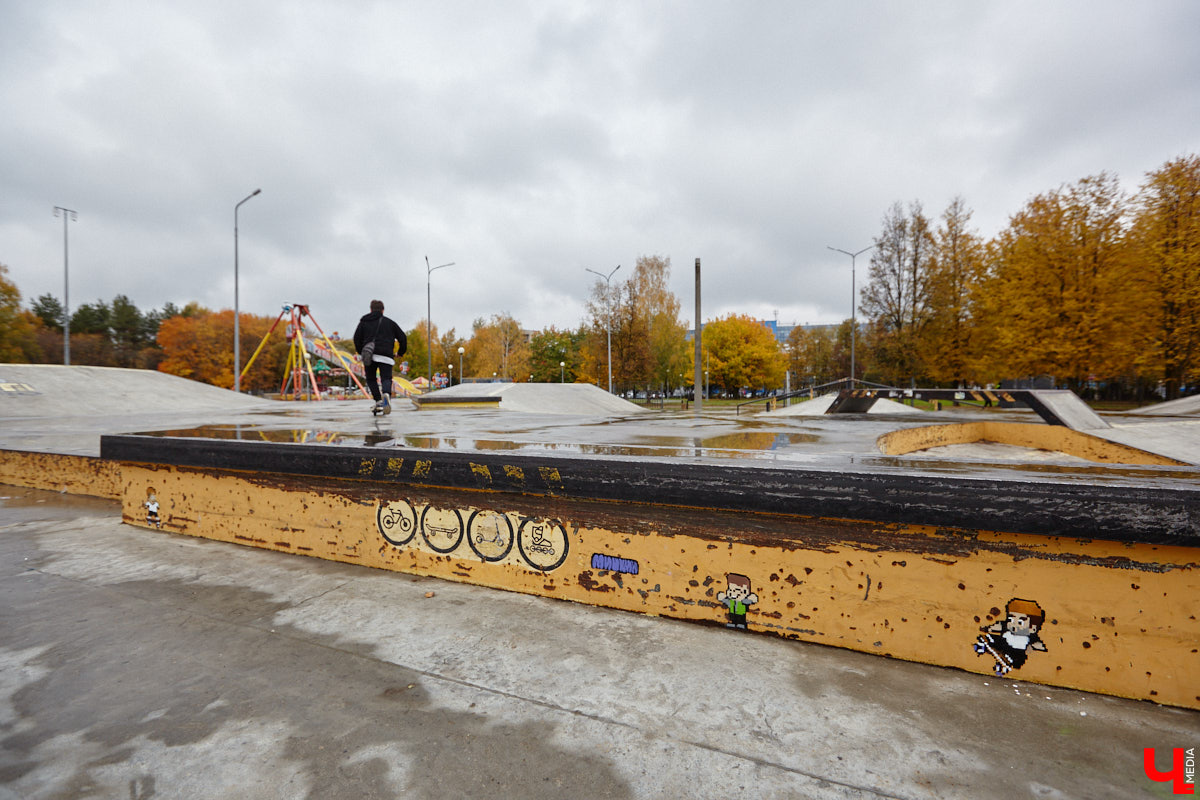 Уличные художники Владимира подарили его обитателям новый повод для долгих прогулок. Отправиться на улицу стоит в поисках их удивительных творений. Например, очередной миниатюры, замурованной в стену, или маленьких пиксельных персонажей на памп-треке в парке. «Ключ-Медиа» уже оценил работы!