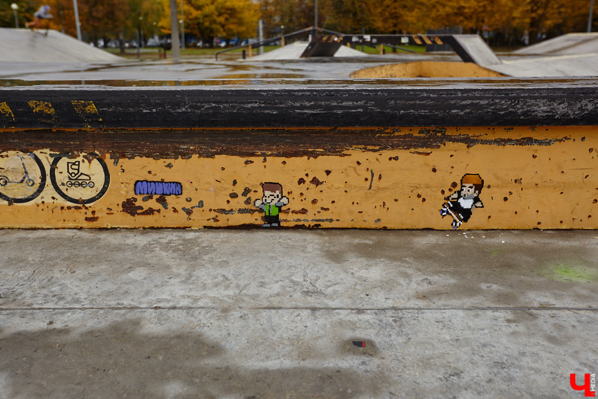 Уличные художники Владимира подарили его обитателям новый повод для долгих прогулок. Отправиться на улицу стоит в поисках их удивительных творений. Например, очередной миниатюры, замурованной в стену, или маленьких пиксельных персонажей на памп-треке в парке. «Ключ-Медиа» уже оценил работы!