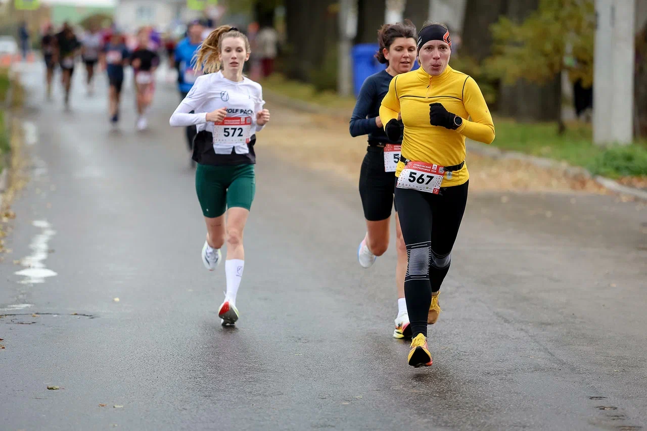 Сезон спортивных мероприятий на открытом воздухе подходит к концу. Красиво завершить его удалось в Суздале, где состоялся один из самых зрелищных и массовых забегов — полумарафон «Жемчужина Золотого кольца». На старт вышли участники из 180 городов и четырех стран: России, Беларуси, Казахстана и даже Мексики!