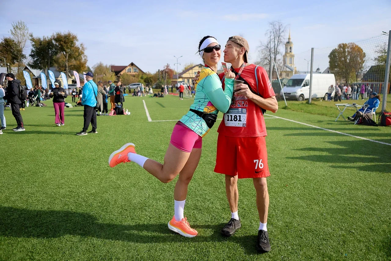 Сезон спортивных мероприятий на открытом воздухе подходит к концу. Красиво завершить его удалось в Суздале, где состоялся один из самых зрелищных и массовых забегов — полумарафон «Жемчужина Золотого кольца». На старт вышли участники из 180 городов и четырех стран: России, Беларуси, Казахстана и даже Мексики!