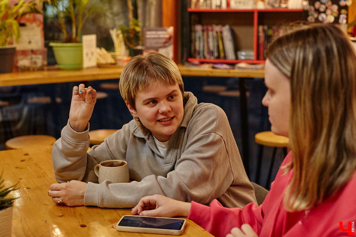 Есть мнение, что веганами становятся из-за жалости к животным. Знает мир и такие истории... Но наша сегодняшняя героиня Софья Телялина — живой пример того, что не все так просто, как кажется на первый взгляд. Она рассказала о своем пути, жестоких правилах этого сообщества даже в отношении домашних любимцев и поведала о причине, почему стала есть то, что раньше находилось под запретом.
