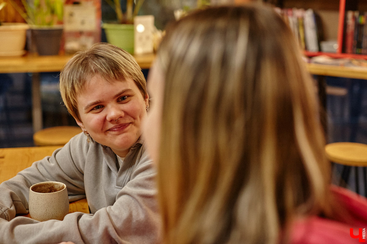Есть мнение, что веганами становятся из-за жалости к животным. Знает мир и такие истории... Но наша сегодняшняя героиня Софья Телялина — живой пример того, что не все так просто, как кажется на первый взгляд. Она рассказала о своем пути, жестоких правилах этого сообщества даже в отношении домашних любимцев и поведала о причине, почему стала есть то, что раньше находилось под запретом.
