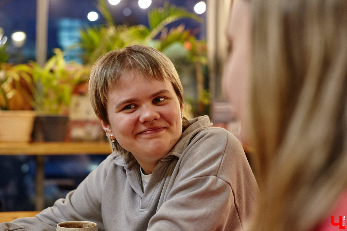 Есть мнение, что веганами становятся из-за жалости к животным. Знает мир и такие истории... Но наша сегодняшняя героиня Софья Телялина — живой пример того, что не все так просто, как кажется на первый взгляд. Она рассказала о своем пути, жестоких правилах этого сообщества даже в отношении домашних любимцев и поведала о причине, почему стала есть то, что раньше находилось под запретом.