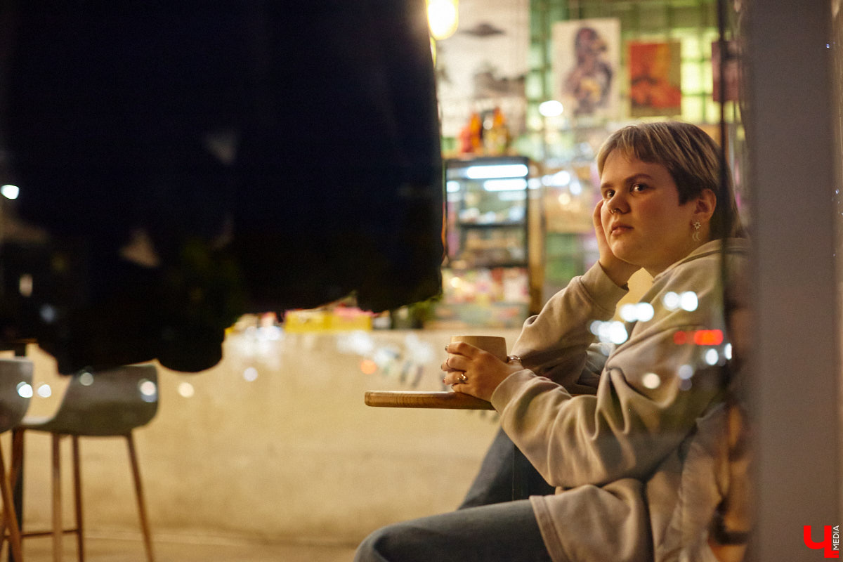 Есть мнение, что веганами становятся из-за жалости к животным. Знает мир и такие истории... Но наша сегодняшняя героиня Софья Телялина — живой пример того, что не все так просто, как кажется на первый взгляд. Она рассказала о своем пути, жестоких правилах этого сообщества даже в отношении домашних любимцев и поведала о причине, почему стала есть то, что раньше находилось под запретом.