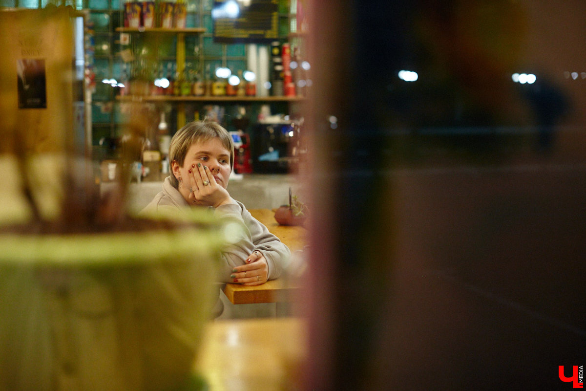 Есть мнение, что веганами становятся из-за жалости к животным. Знает мир и такие истории... Но наша сегодняшняя героиня Софья Телялина — живой пример того, что не все так просто, как кажется на первый взгляд. Она рассказала о своем пути, жестоких правилах этого сообщества даже в отношении домашних любимцев и поведала о причине, почему стала есть то, что раньше находилось под запретом.