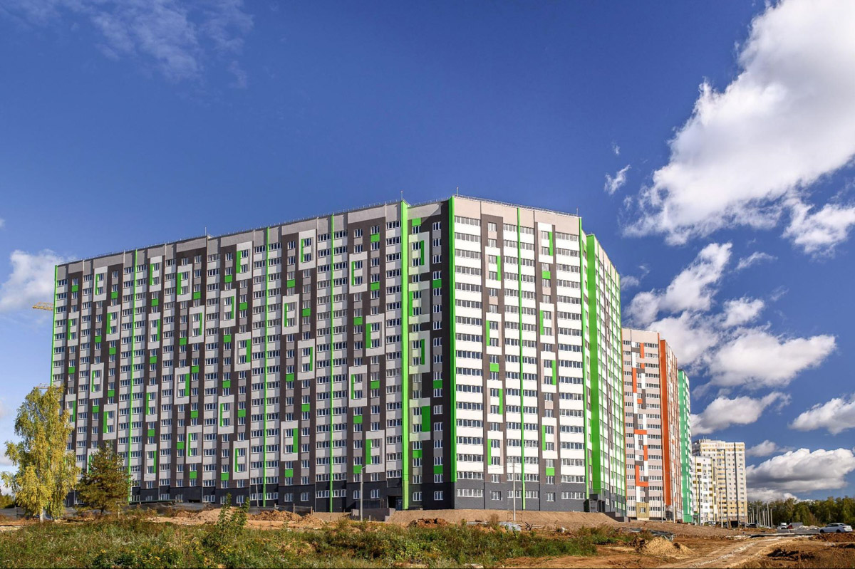 Во Владимире сдан четвертый дом смарт-квартала VERIZINO life. В ближайшее время более 400 семей получат ключи от новеньких квартир. Пока новосёлы собирают коробки для переезда, рассказываем, чем этот квартал привлекает молодые семьи и почему о нем положительно отзываются многие родители города.