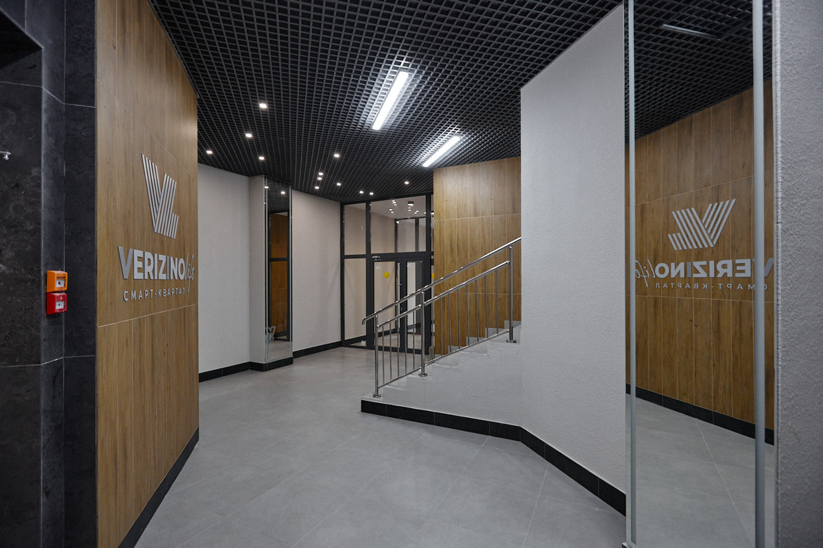 Во Владимире сдан четвертый дом смарт-квартала VERIZINO life. В ближайшее время более 400 семей получат ключи от новеньких квартир. Пока новосёлы собирают коробки для переезда, рассказываем, чем этот квартал привлекает молодые семьи и почему о нем положительно отзываются многие родители города.