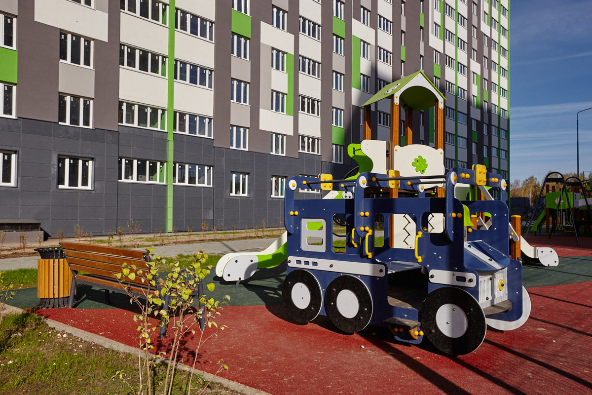 Во Владимире сдан четвертый дом смарт-квартала VERIZINO life. В ближайшее время более 400 семей получат ключи от новеньких квартир. Пока новосёлы собирают коробки для переезда, рассказываем, чем этот квартал привлекает молодые семьи и почему о нем положительно отзываются многие родители города.