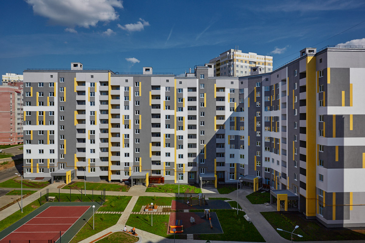 Во Владимире сдан четвертый дом смарт-квартала VERIZINO life. В ближайшее время более 400 семей получат ключи от новеньких квартир. Пока новосёлы собирают коробки для переезда, рассказываем, чем этот квартал привлекает молодые семьи и почему о нем положительно отзываются многие родители города.