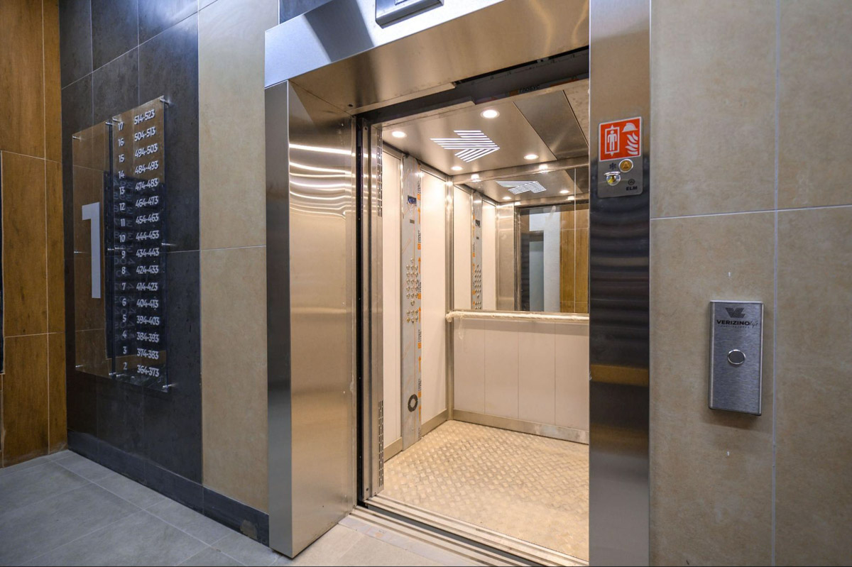 Во Владимире сдан четвертый дом смарт-квартала VERIZINO life. В ближайшее время более 400 семей получат ключи от новеньких квартир. Пока новосёлы собирают коробки для переезда, рассказываем, чем этот квартал привлекает молодые семьи и почему о нем положительно отзываются многие родители города.