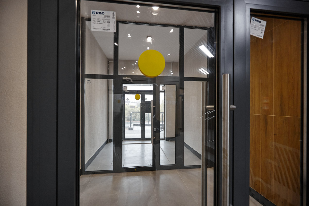 Во Владимире сдан четвертый дом смарт-квартала VERIZINO life. В ближайшее время более 400 семей получат ключи от новеньких квартир. Пока новосёлы собирают коробки для переезда, рассказываем, чем этот квартал привлекает молодые семьи и почему о нем положительно отзываются многие родители города.