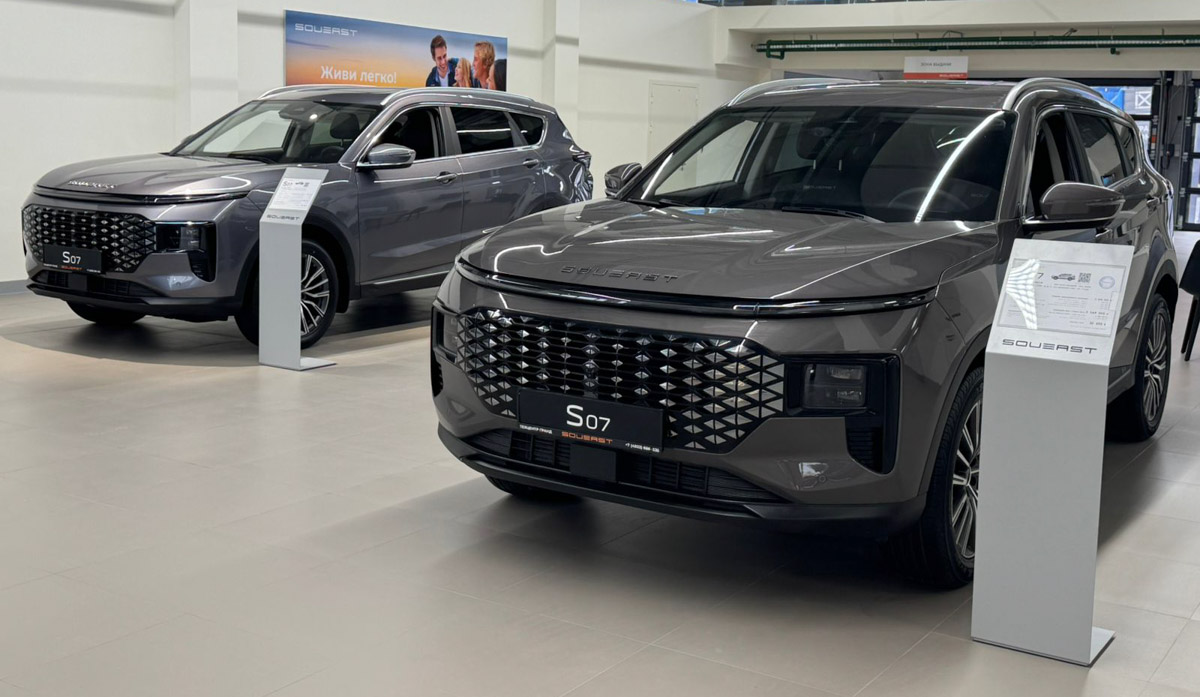 Дилерский центр SOUEAST от группы компаний «Техцентр Гранд» только недавно открылся на Куйбышева, 38 и сразу заявил высокий стандарт городского автосалона. Просторные залы, кофе в лаунже, детские зоны и, главное, кроссоверы, созданные для того, чтобы вы ездили легко. Мы зашли, посмотрели и готовы рассказать, чем новый салон живет и дышит.