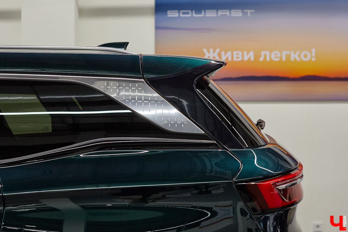 Дилерский центр SOUEAST от группы компаний «Техцентр Гранд» только недавно открылся на Куйбышева, 38 и сразу заявил высокий стандарт городского автосалона. Просторные залы, кофе в лаунже, детские зоны и, главное, кроссоверы, созданные для того, чтобы вы ездили легко. Мы зашли, посмотрели и готовы рассказать, чем новый салон живет и дышит.