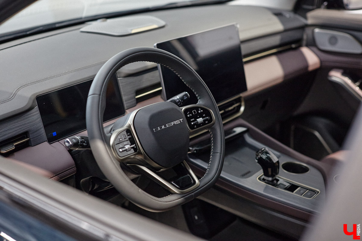 Дилерский центр SOUEAST от группы компаний «Техцентр Гранд» только недавно открылся на Куйбышева, 38 и сразу заявил высокий стандарт городского автосалона. Просторные залы, кофе в лаунже, детские зоны и, главное, кроссоверы, созданные для того, чтобы вы ездили легко. Мы зашли, посмотрели и готовы рассказать, чем новый салон живет и дышит.